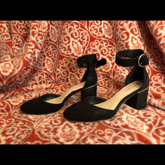 Cute little heels - Picture 2 of 4